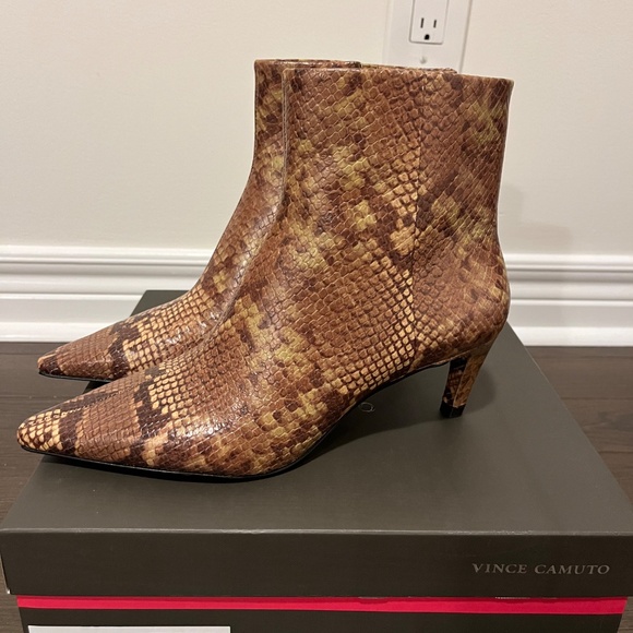 Brand New Vince Camuto Snakeprint Booties - Picture 1 of 5